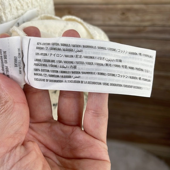 NWOT Hollister smocked top - Picture 6 of 6